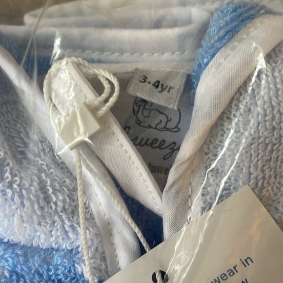 NWT Weezie Kids’ French Blue Stars towel coverup NWT - Picture 3 of 4